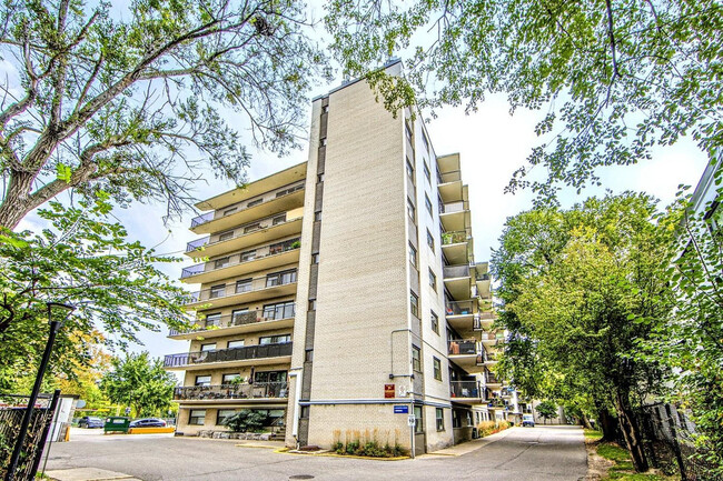 Building Photo - Landmark Apartments