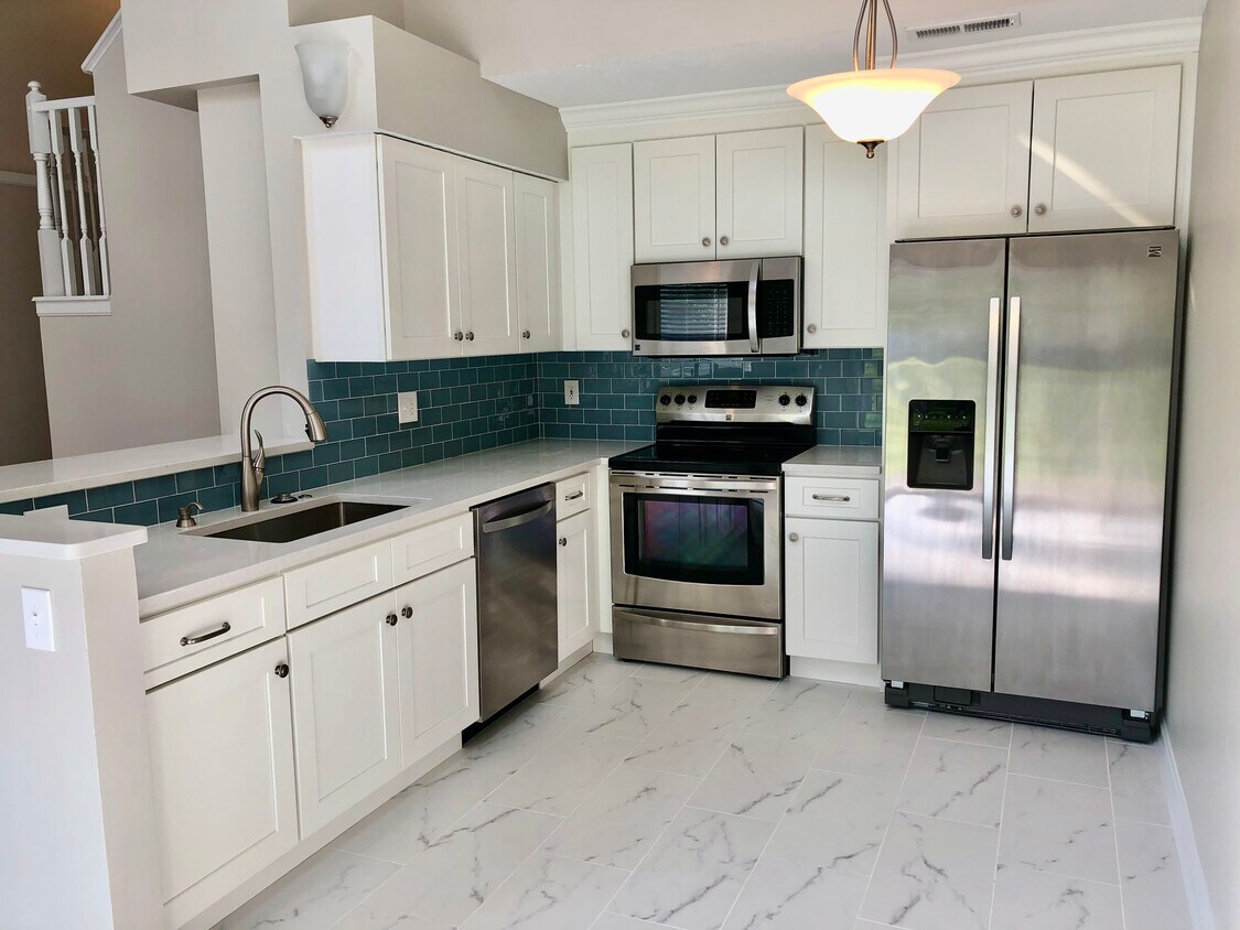 Kitchen - 4125 East Village Dr