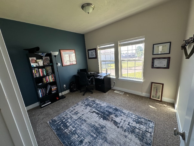 Building Photo - 1600 NE Cinder Loop