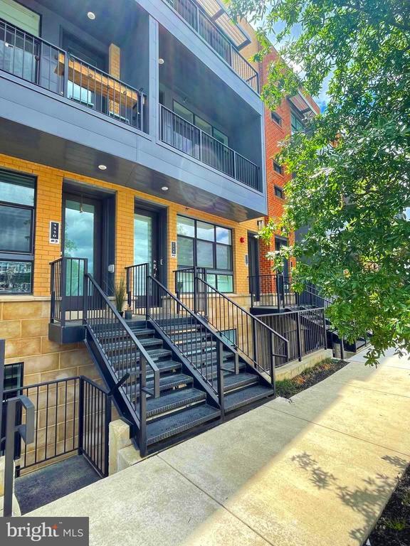 Building Photo - 1112 S Highland St