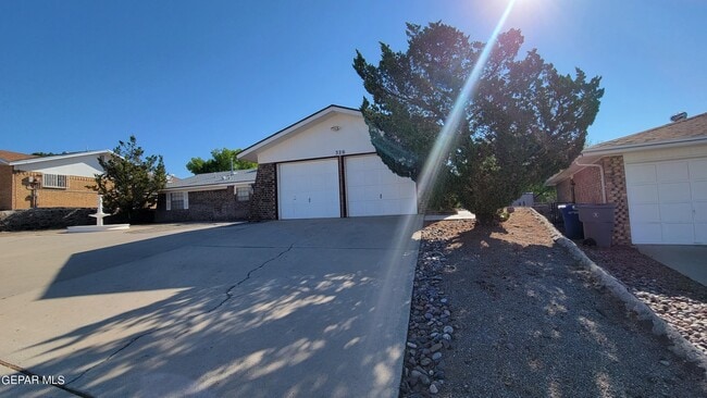 Building Photo - 320 Garden Grove Ln