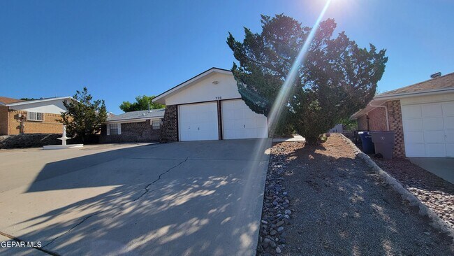 Foto del edificio - 320 Garden Grove Ln