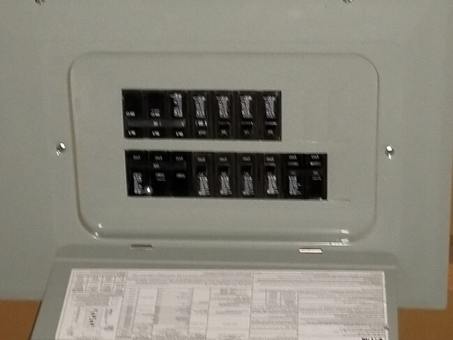 100 amp 3.º fase - 6720 Fresh Pond Rd