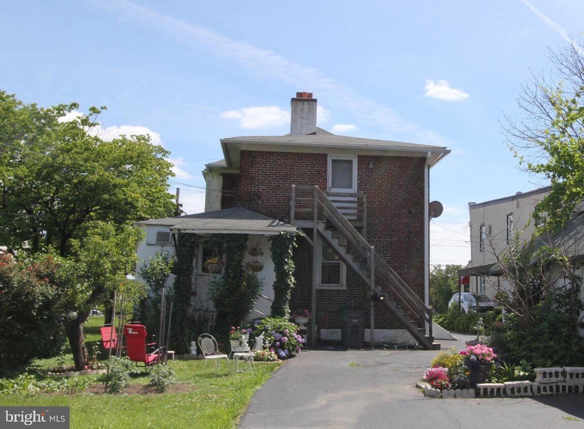 Primary Photo - 717 W Lancaster Ave