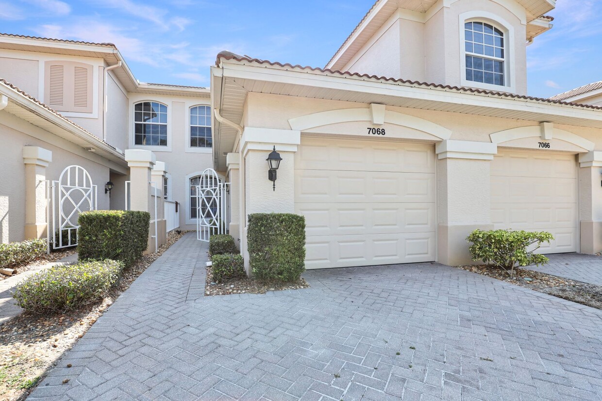 Foto principal - Spacious FURNISHED 3 Bed 2 Bath Condo In P...