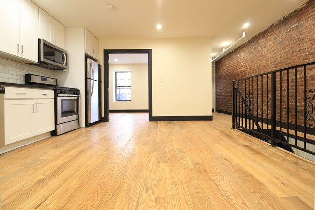 Primary Photo - 758 Putnam Ave
