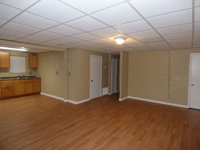 Building Photo - 8 Anderson St - Unit B - Available Now