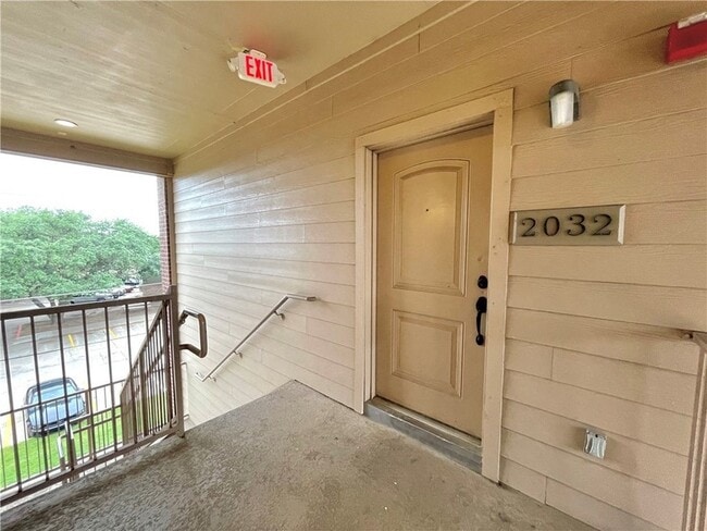 Building Photo - 1915 Dartmouth St