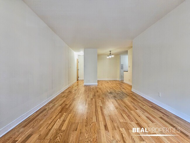 Building Photo - 625 W Wrightwood Ave