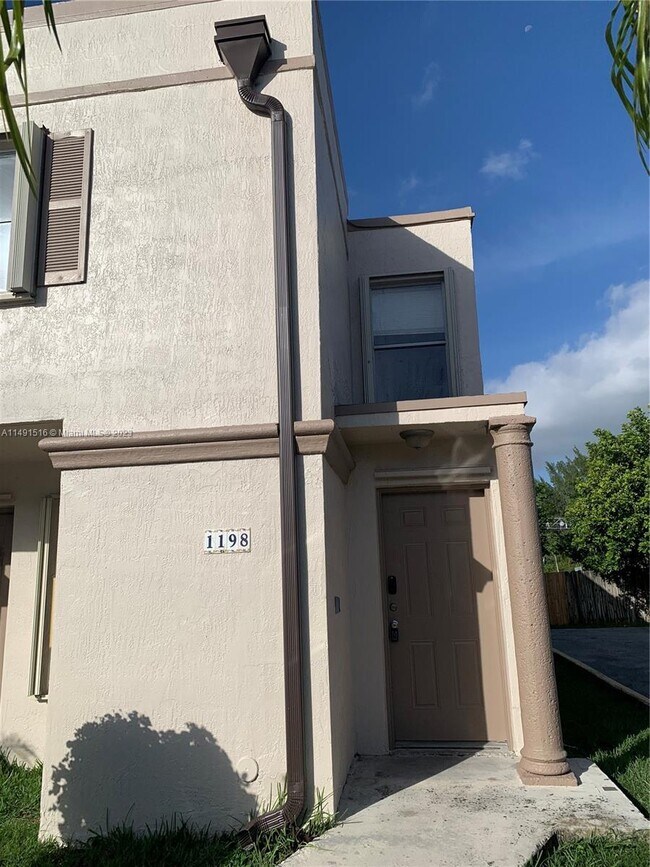 Building Photo - 1198 NW 124th Ave