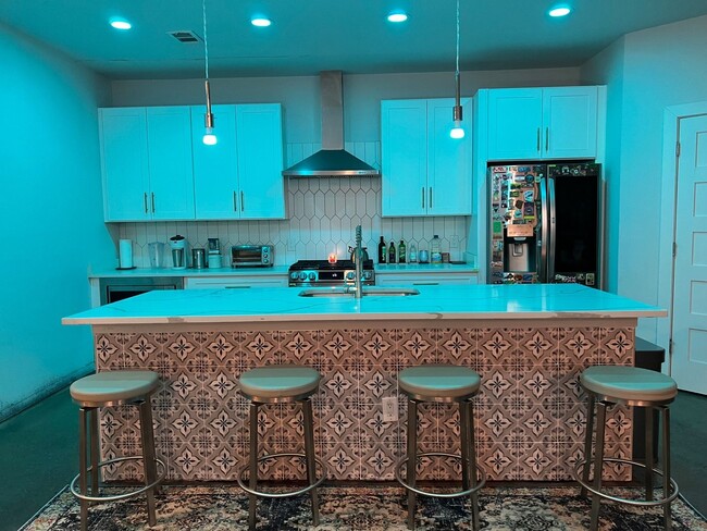 Foto del edificio - 1339 Hendricks Ave