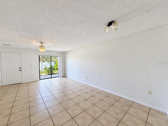 Foto del edificio - 4155 Spitfire Ave