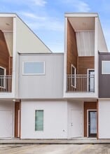 Building Photo - 113 Bayou St