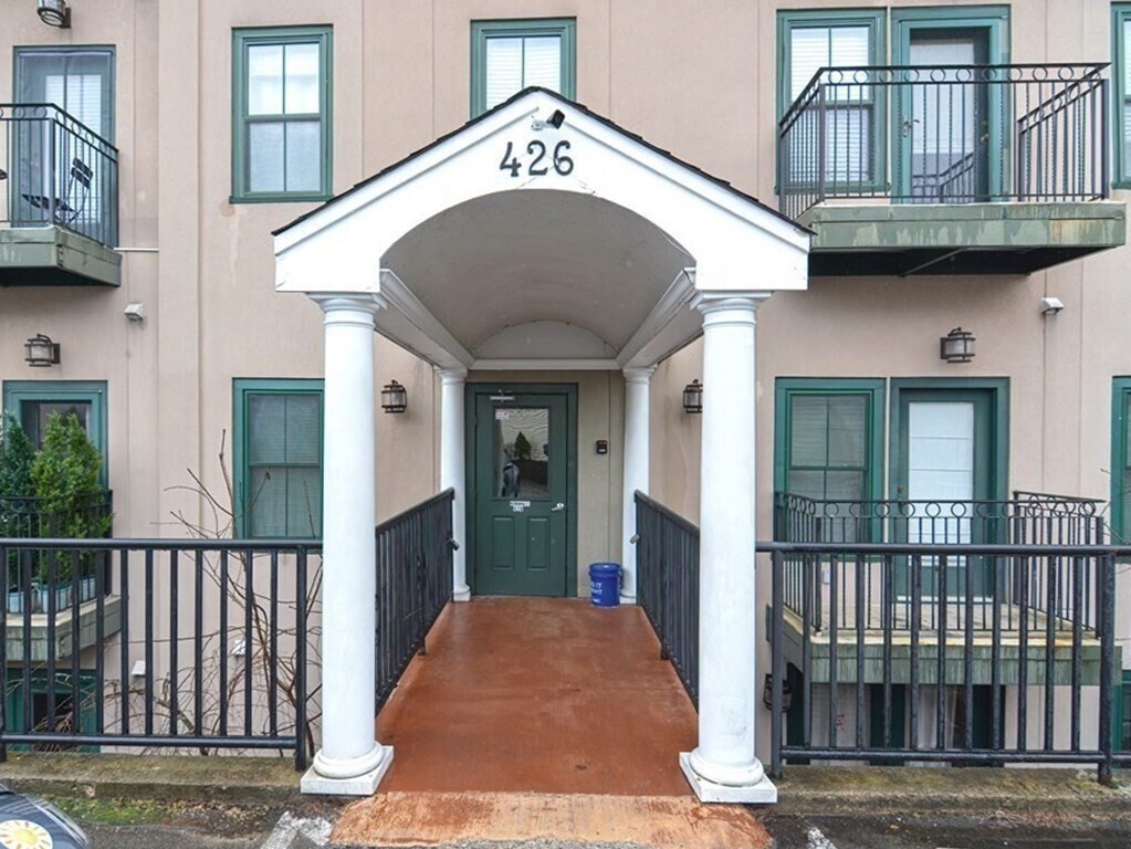 Primary Photo - 426 Mt Hope St