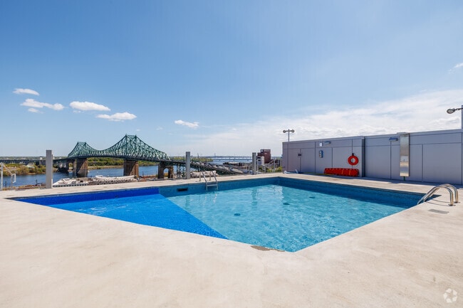 Pool - Esplanade Cartier