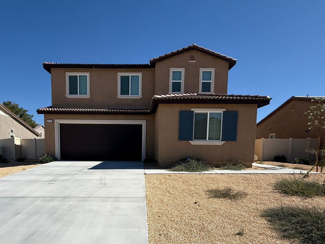 Foto principal - West Lancaster 4 Bedroom + 3 Bath