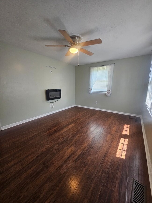 Building Photo - 259 Lakeview Dr