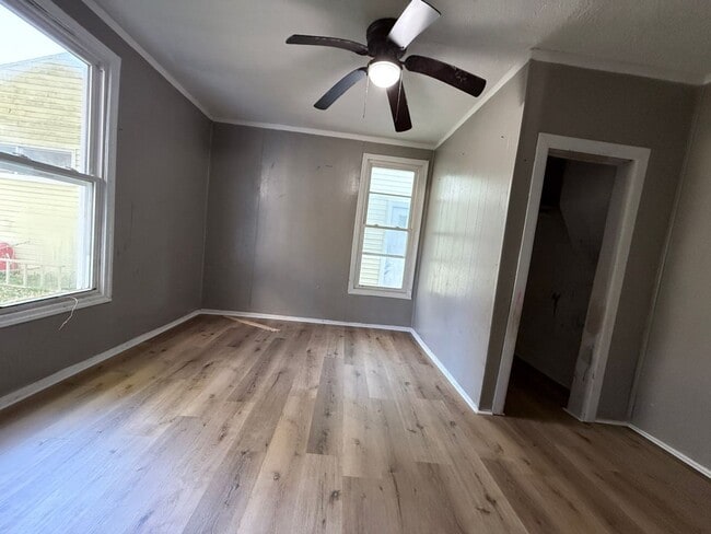 Building Photo - Charming Home Available