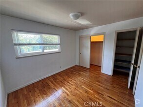 Building Photo - 453 S 9th St