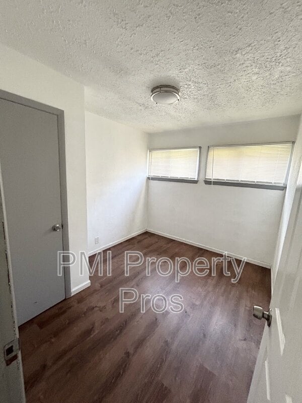 Building Photo - 5648 N 61st St