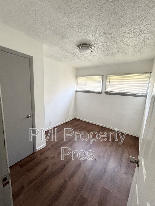 Foto del edificio - 5648 N 61st St