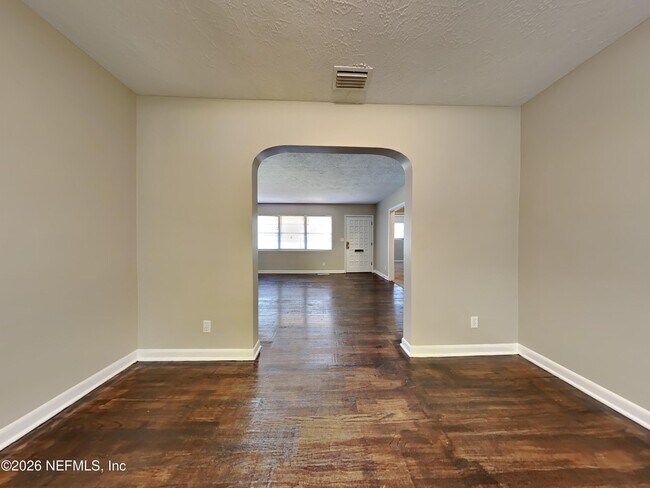 Foto del edificio - 1332 Arlingwood Ave