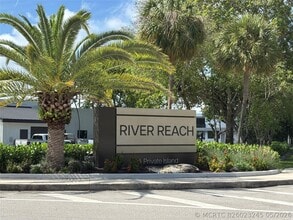 Building Photo - 900 River Reach Dr