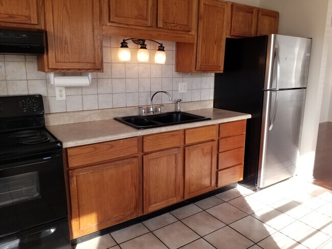 Foto del edificio - 6153 Sapphire Dr