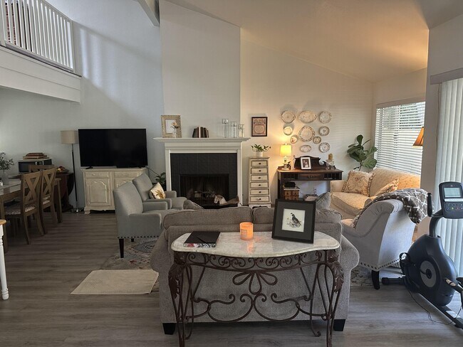 Foto del edificio - 2077 Village Ln