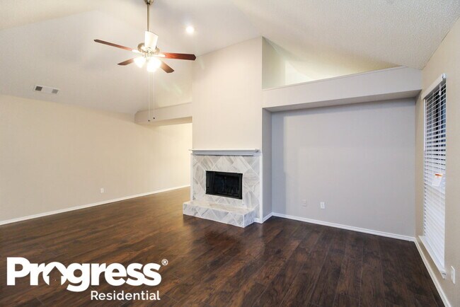 Foto del edificio - 3309 Country Creek Ln