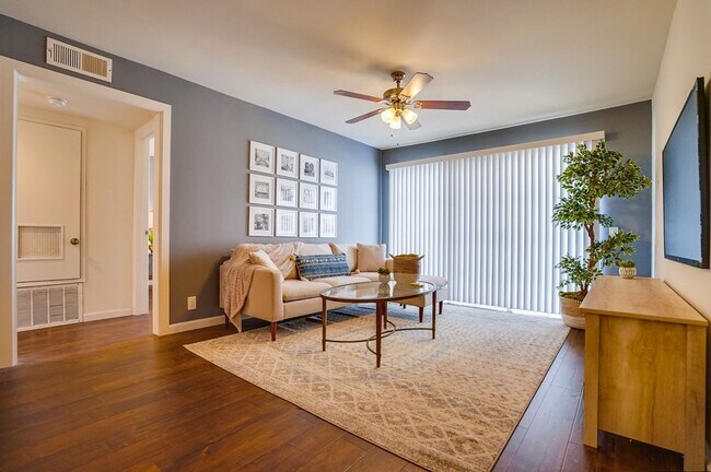 Foto del edificio - 4060 S Hoover St