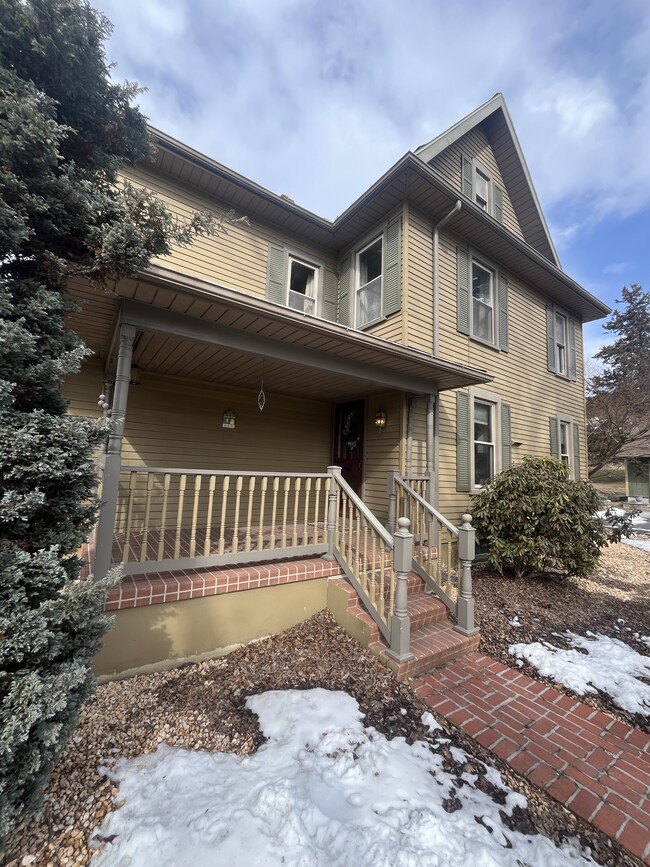 Building Photo - 4276 Division Hwy