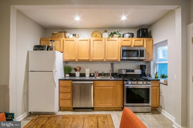 Building Photo - 2507 Waverly St