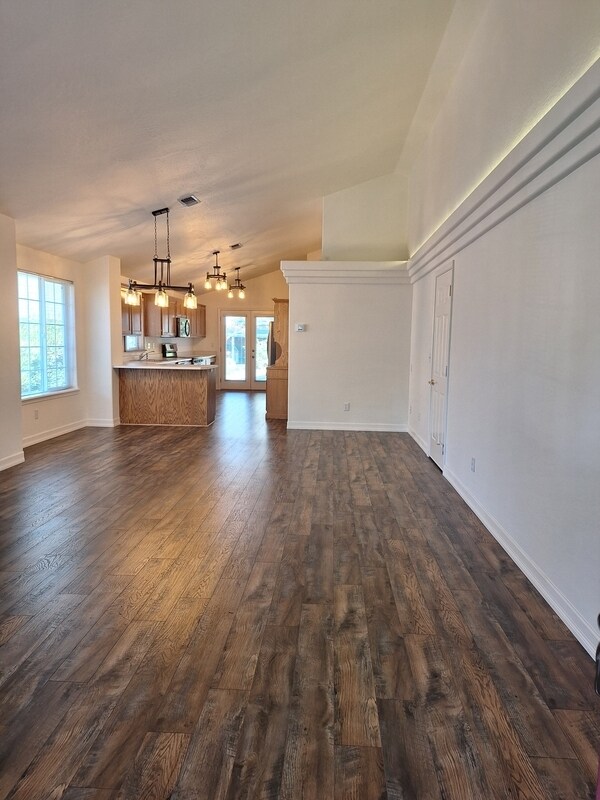 Foto del edificio - 3535 Village Dr