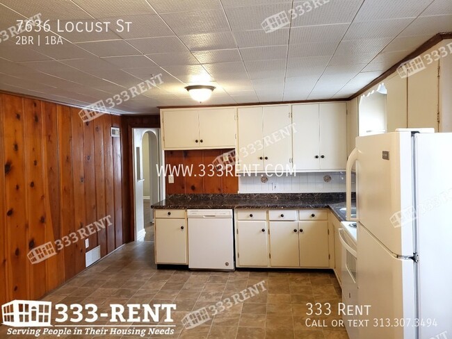 Building Photo - Location and convenience at your charming ...