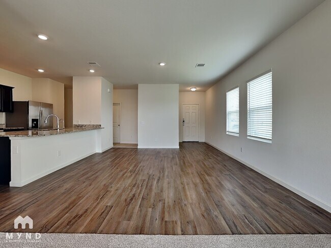 Foto del edificio - 1056 Banyon Tree Ln