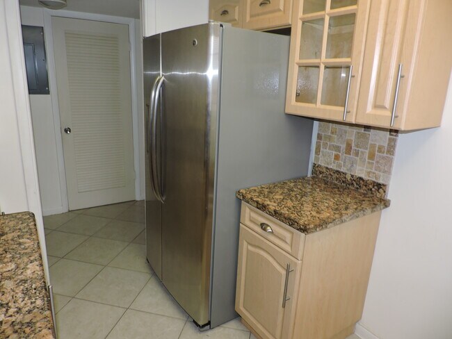 Building Photo - 5520 Tamberlane Cir