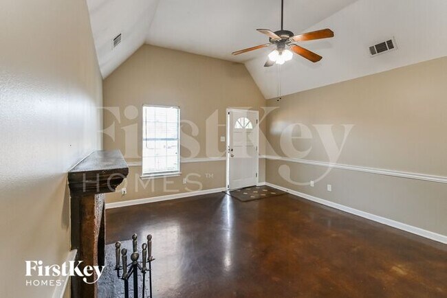 Building Photo - 8521 Highland Glen Cir N