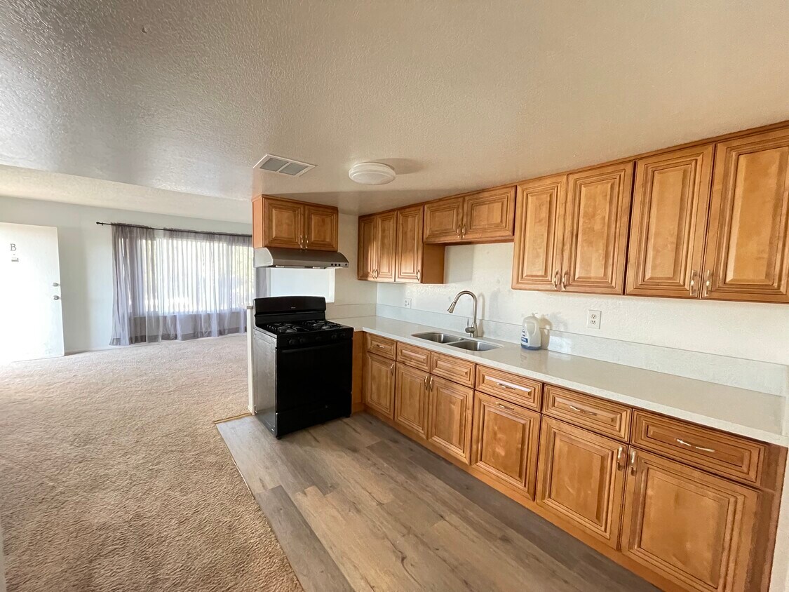 Foto principal - 8026 Juniper Ave