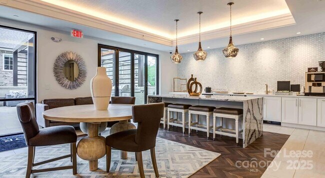 Foto del edificio - 2426 Vail Ave