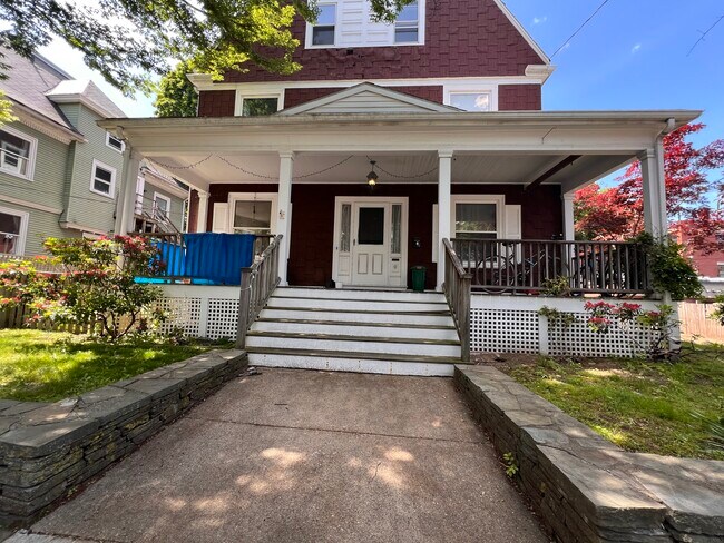 Building Photo - 9 Kenwood St