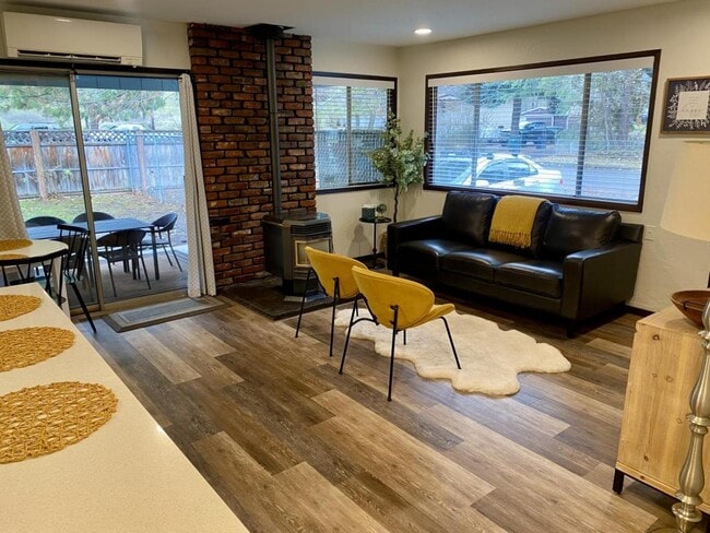 Building Photo - 1419 Syringa Dr