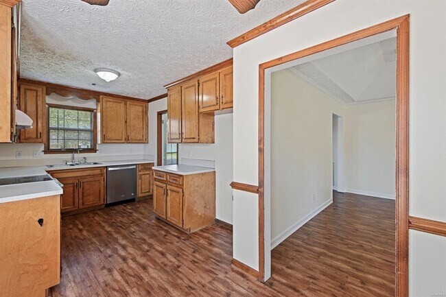 Foto del edificio - 727 Sweet Ridge Rd