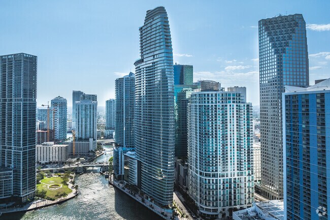 Foto del edificio - Aston Martin Residences