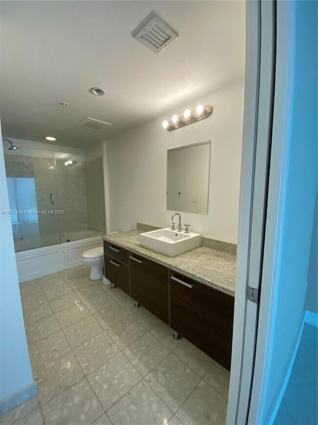 Foto del edificio - 185 SW 7th St