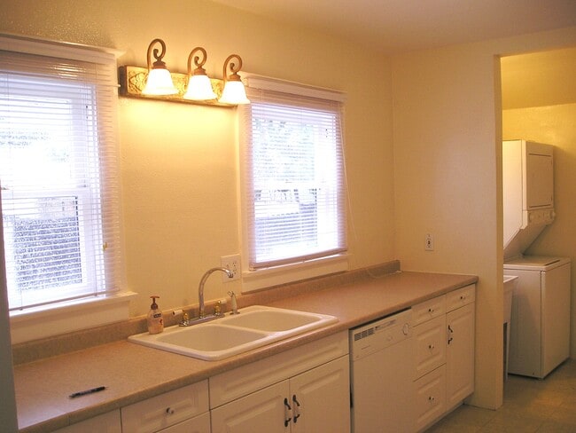 Foto del edificio - 3020 E 17th St