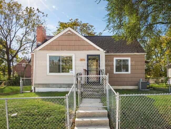 Foto del edificio - 1621 Sullivant Ave