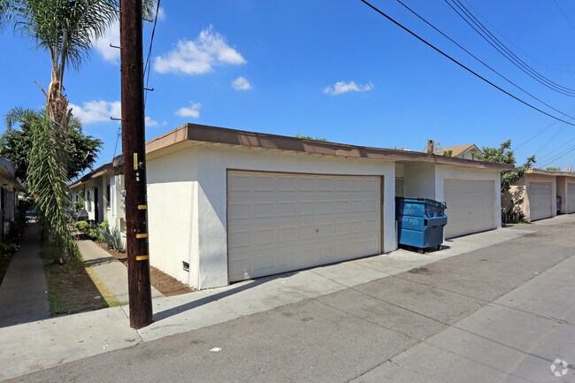 Building Photo - 1023 N Lincoln St