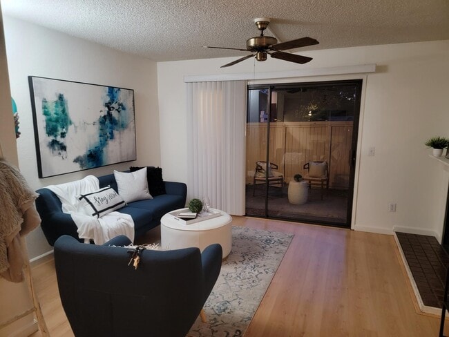Foto del edificio - 3001 Woodlake Dr