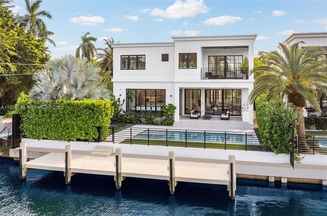 Building Photo - 895 NE 76th St